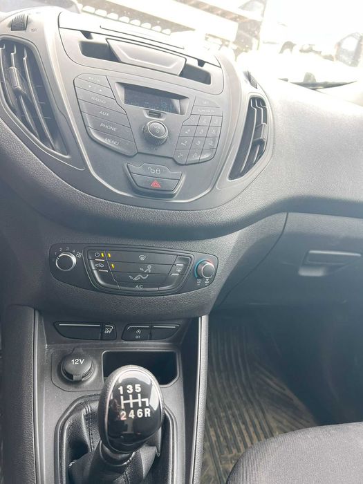Ford Transit Courier 1.5 tdci Avariat 2021 deplasabil 79.000 km