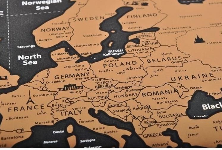 Harta lumii razuibila cu tub cadoul perfect pentru calatori