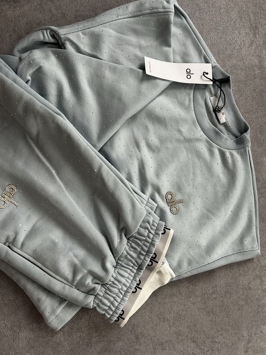 Дамски екипи с камъни