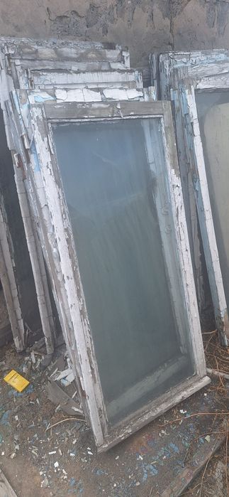 Оконные рамы со стеклом