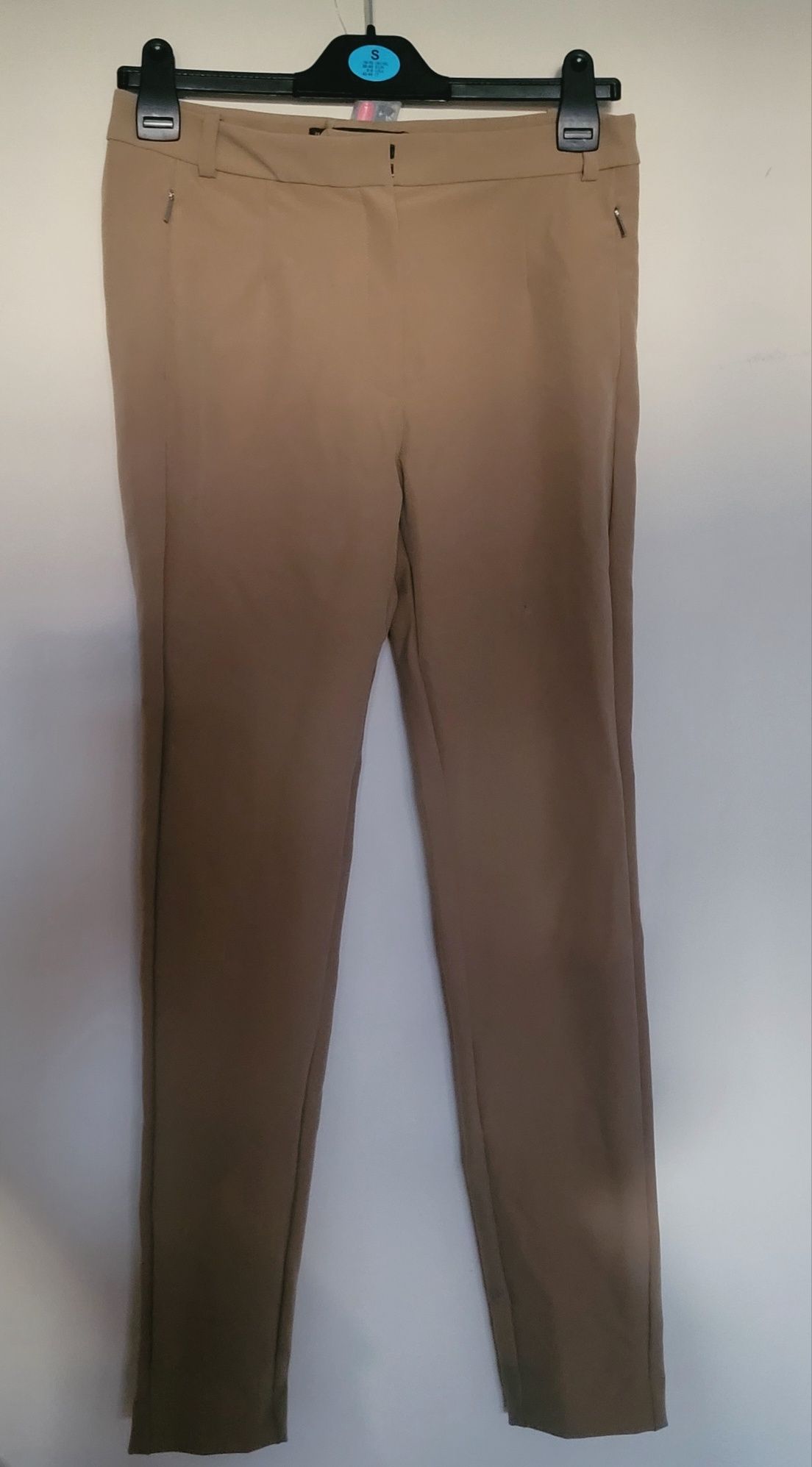 Pantaloni chino de dama Mango