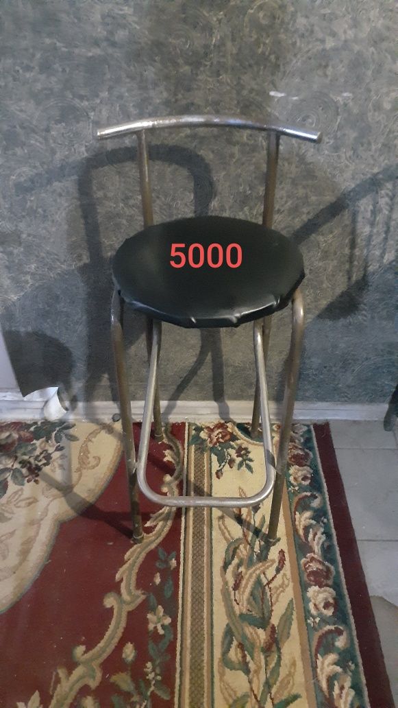 Продам барный 1 стол.