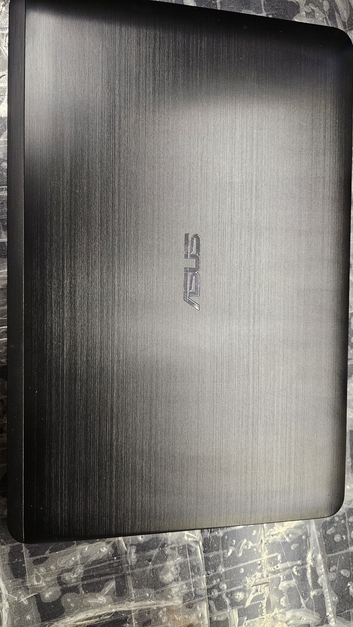Лаптоп Asus K555L