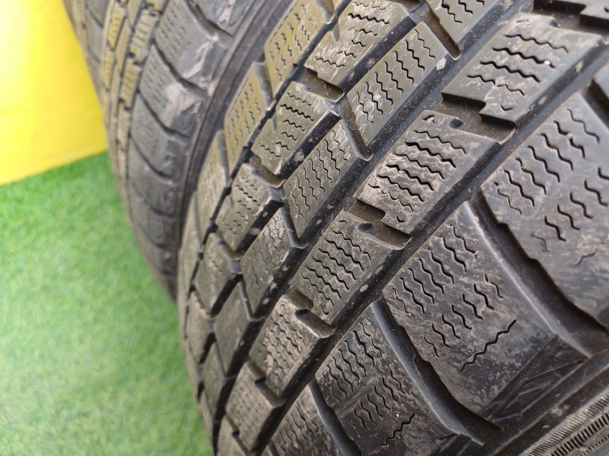 Шины 185/55 R16 Dunlop комплект.