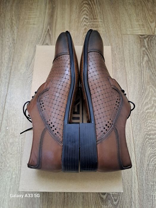 Vand pantofi noi din piele naturala pentru bărbați, brand Otter. 
Mari