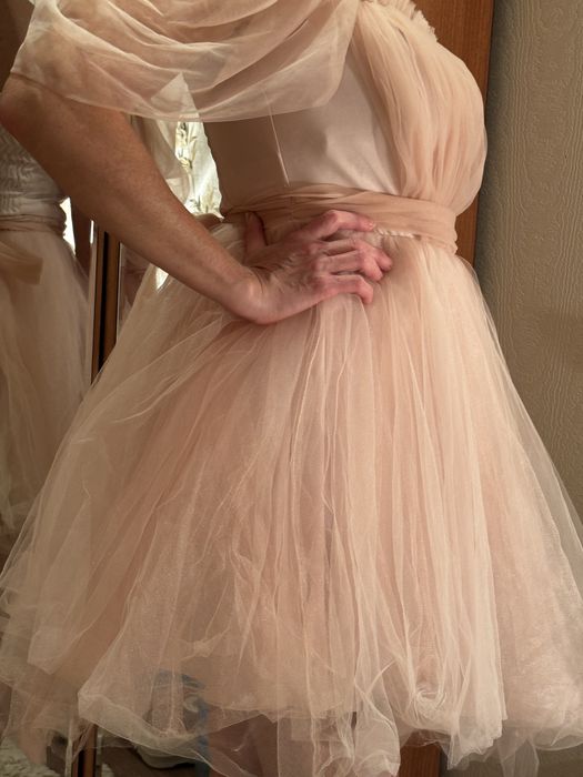 Продам платье вечернее для девушки