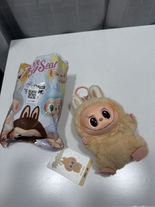 Лабубу игрушка поодам 2 штуки есть