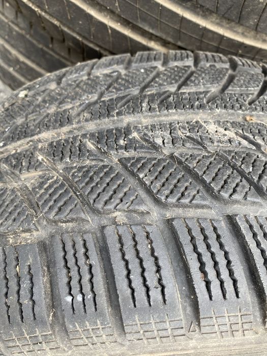 Зимни гуми 245.40.18
