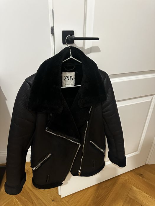 Haina zara neagra purtata de catev ori !