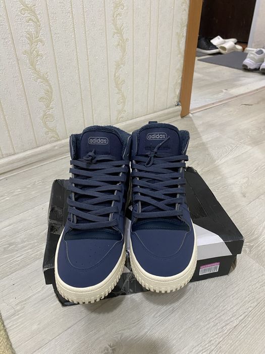 Adidas ботинка новый