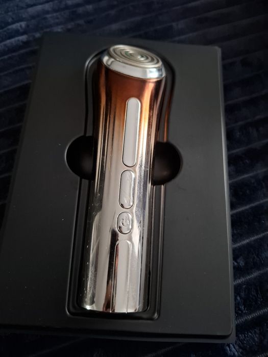 Aparat radio frecventa facial