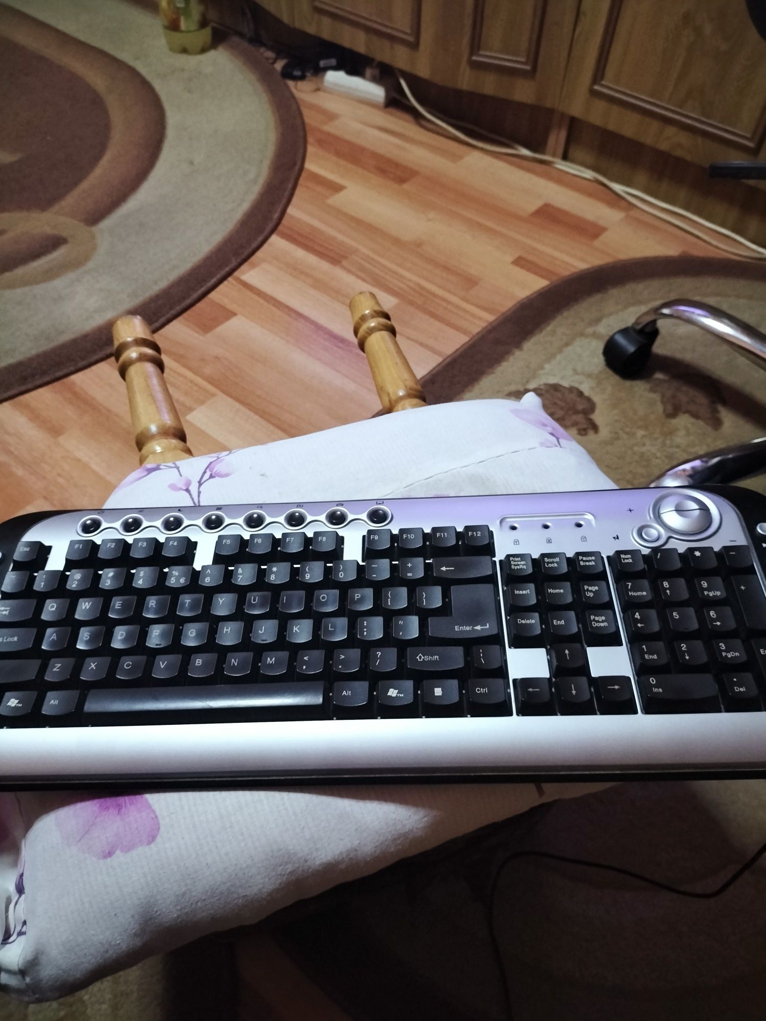 Tastatura multimedia