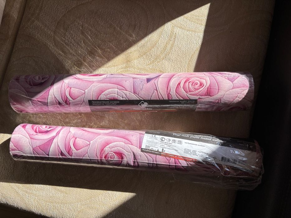 Винилов тапет. Рози