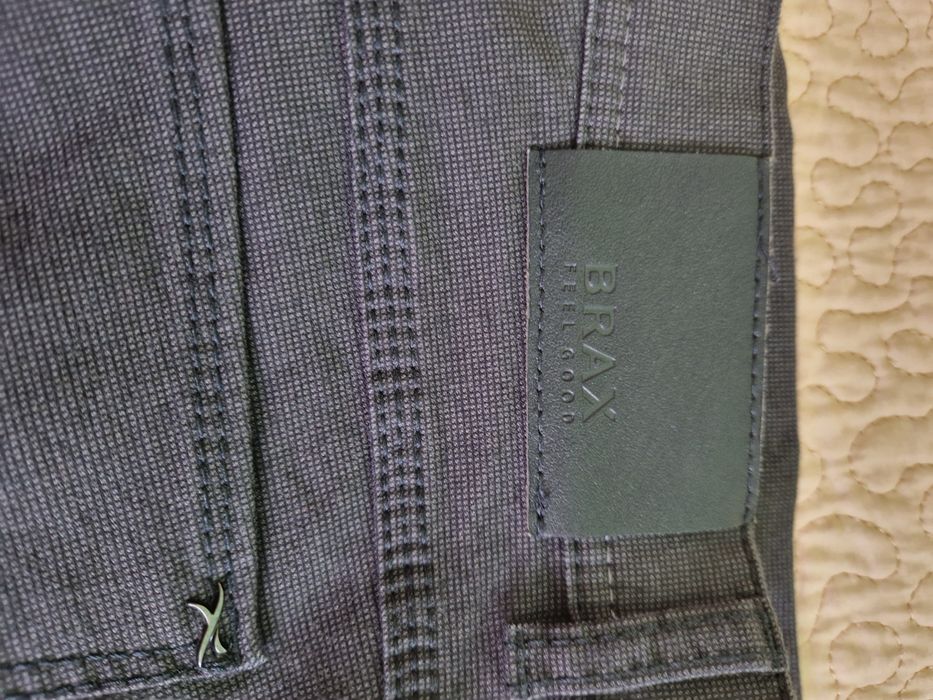 Чисто нови мъжки дънки с марка Brax в тъмнокафяво