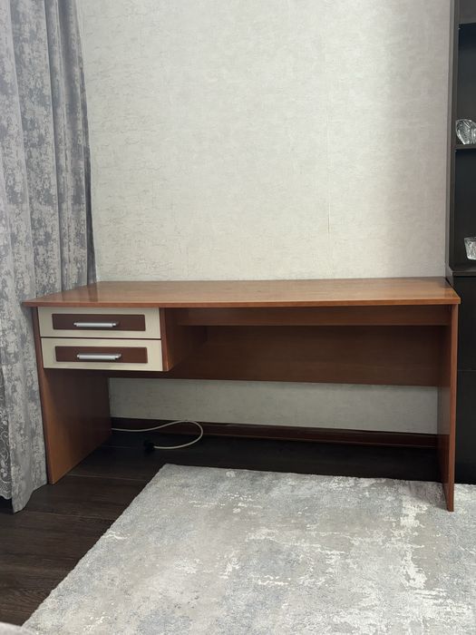 Стол продаю срочно