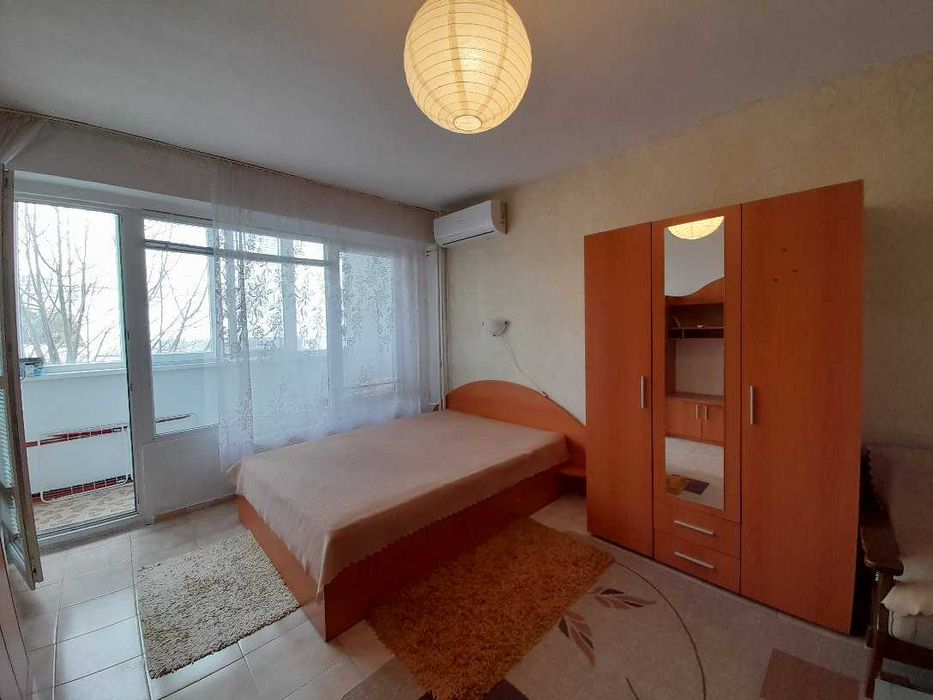 Дава се под наем Едностаен апартамент в Бургас, Изгрев - 45 кв.м за 153 € - Снимка #1