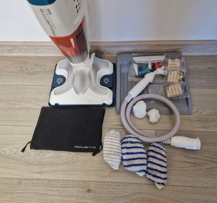 Aspirator vertical cu abur rowenta clean&steam