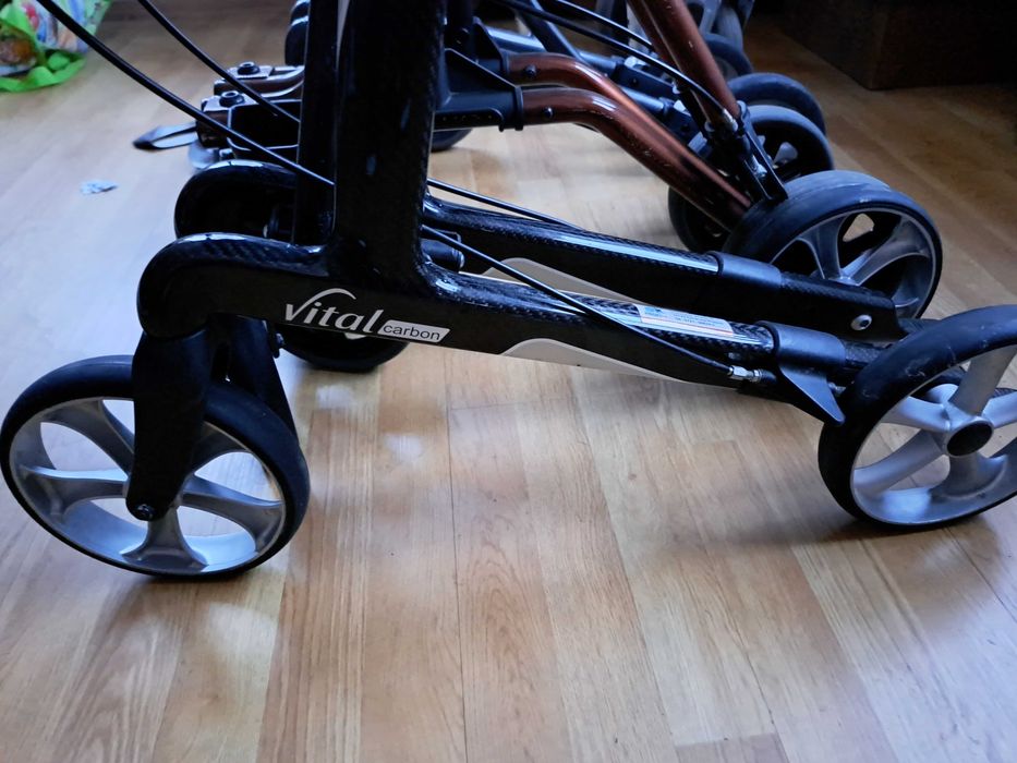 cârje rolator mergător cadru bătrâni,cadru,carucior wc,Vital carbon