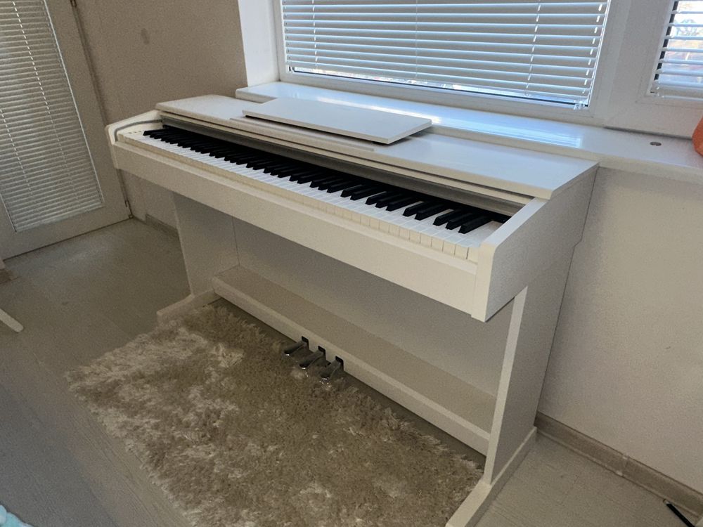 Yamaha Arius YDP-144 дигитално пиано
