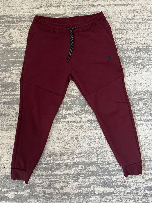 nike tech fleece цвят бордо