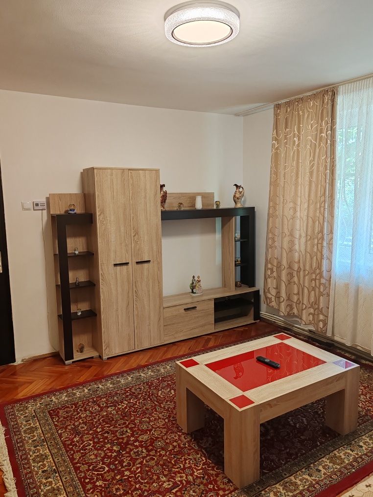 Inchiriez  apartament și pt muncitori