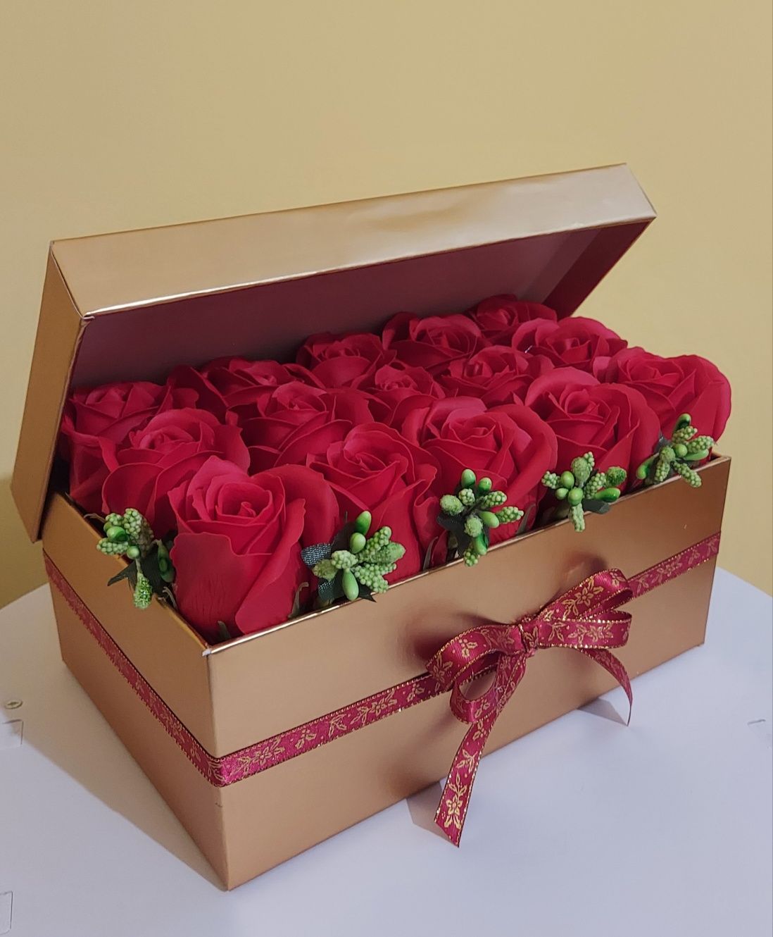 Кутия със сапунени рози