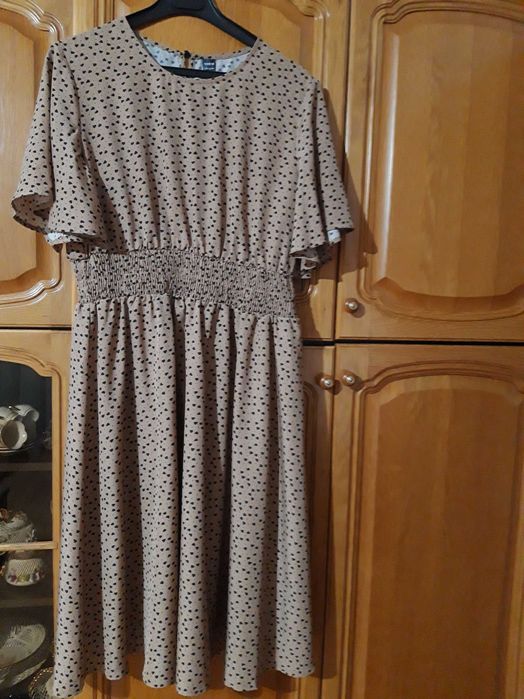 Vand 4 rochii femei nr 42-44