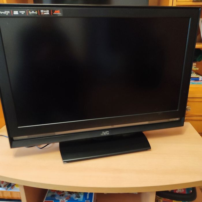 Vând TV marca JVC