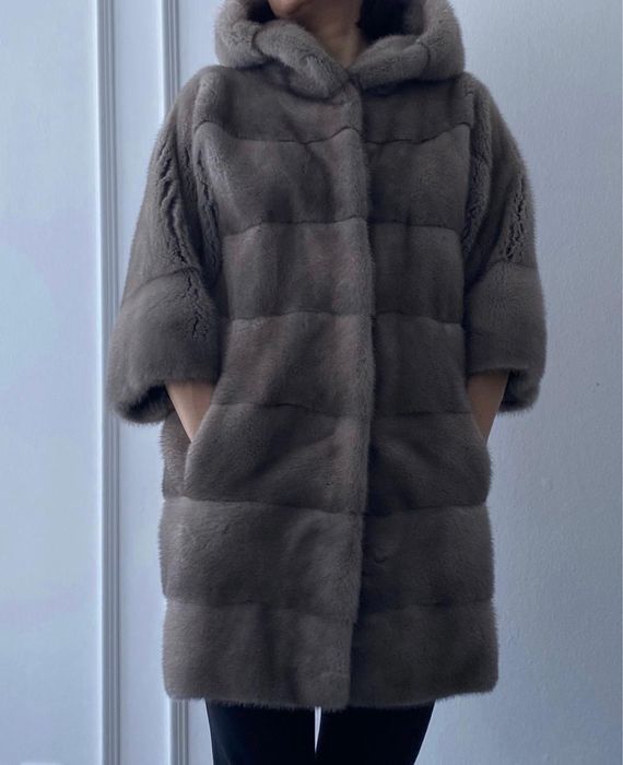 Норковая шуба Punto, цвет пудра/графит, с капюшоном, поперечка