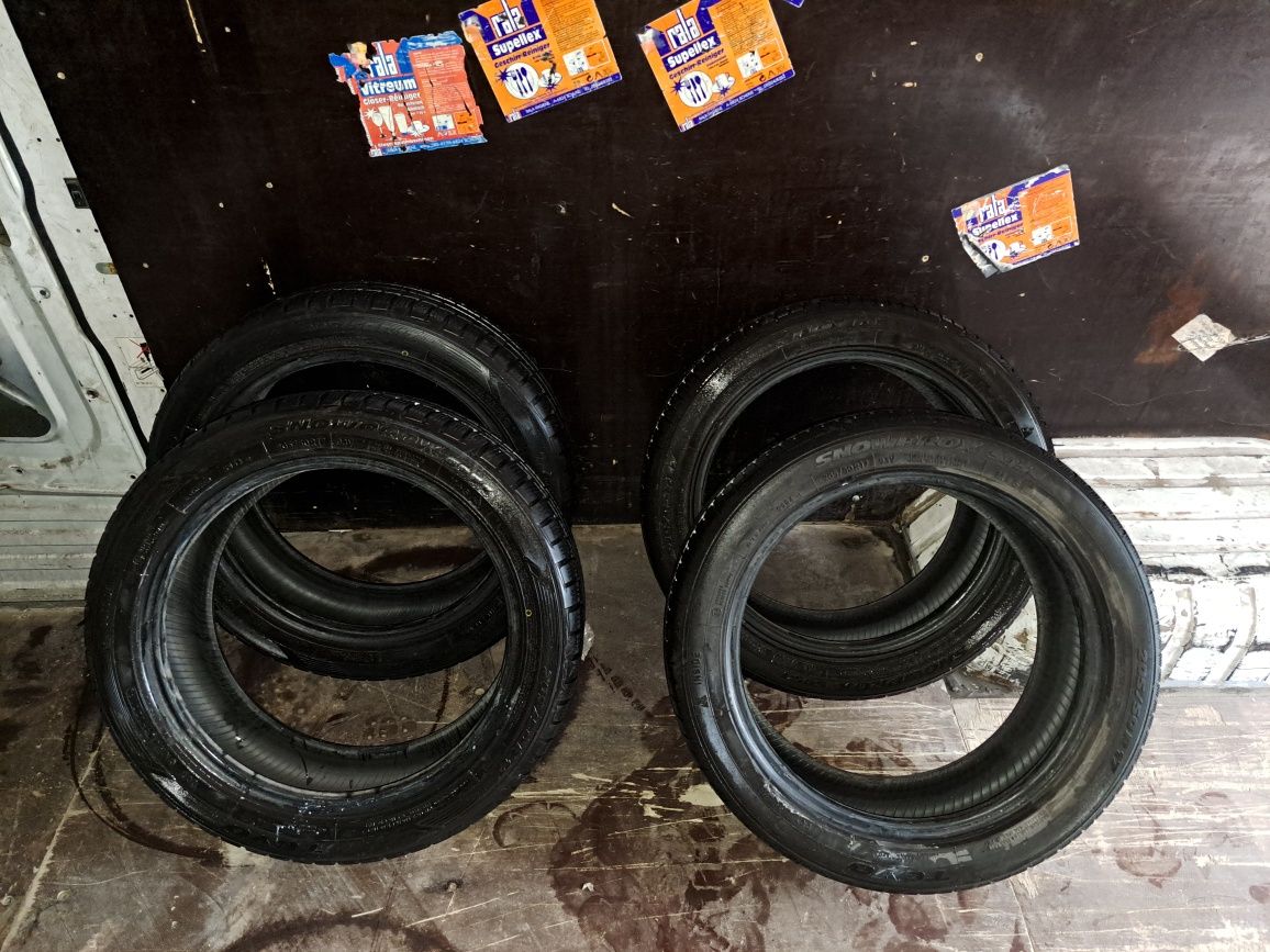 Зимни гуми 17-ски 205/50R17 марка TOYO
