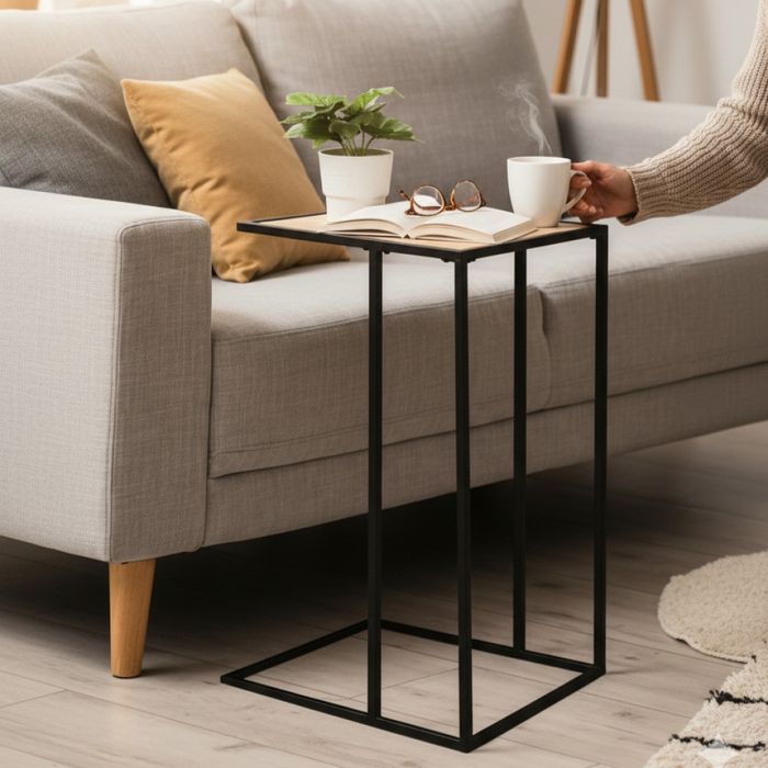 Компактна помощна масичка, която влиза под дивана.