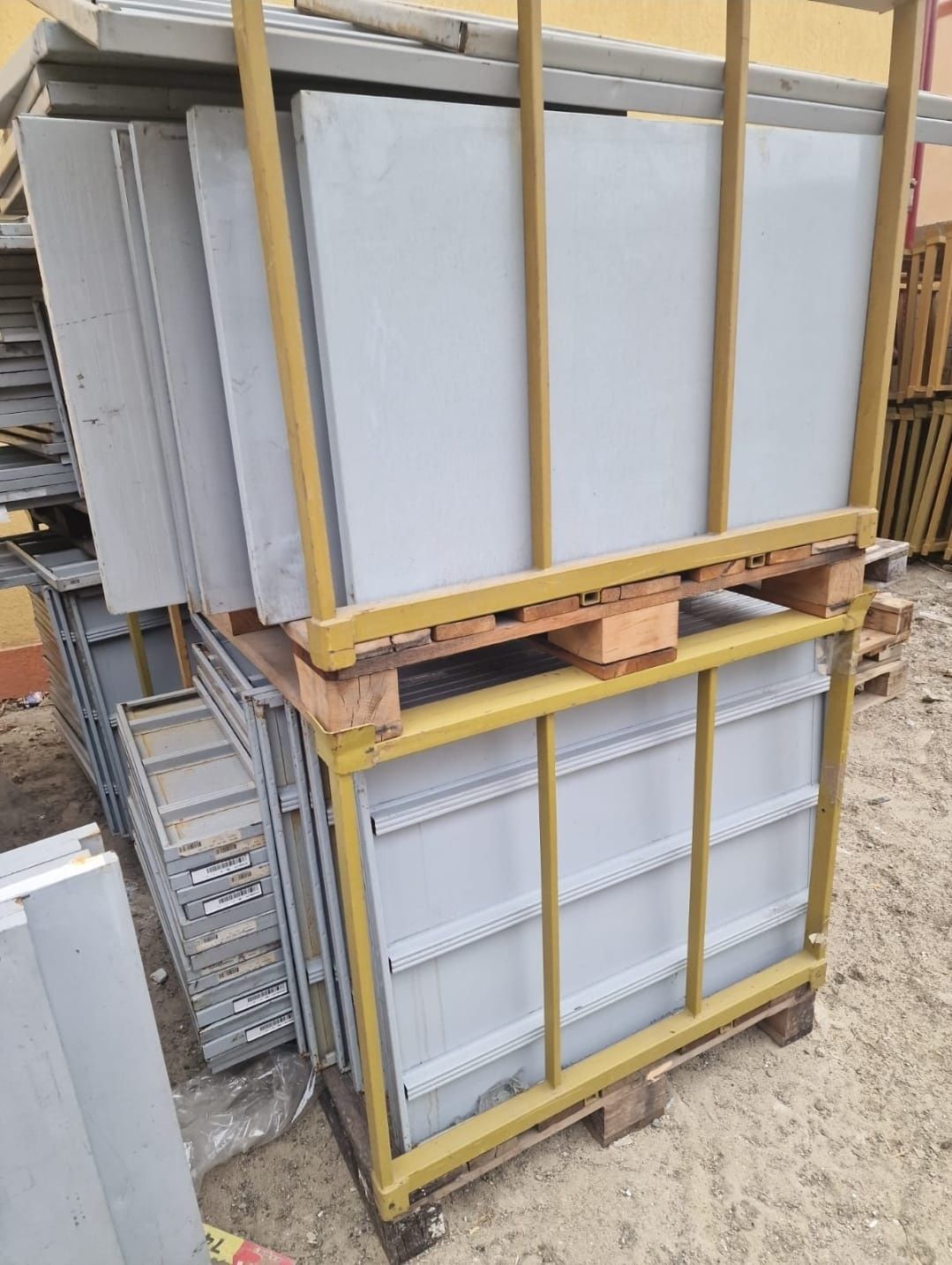 Box paleti depozitare marfa stivuibile