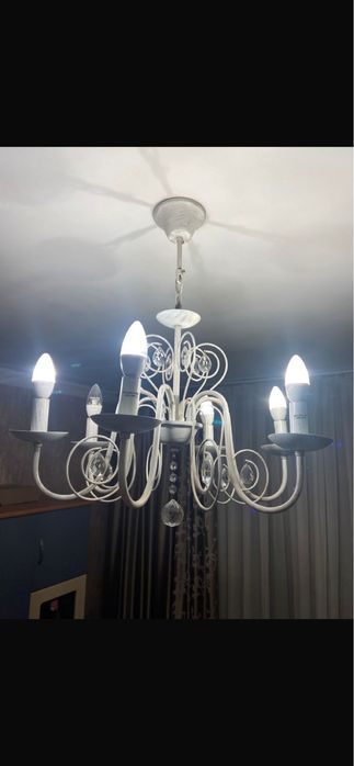 Продам люстры 5 штук все разных форм
