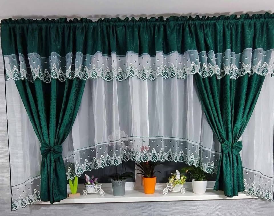 Perdele și draperii cu rejansa trasă