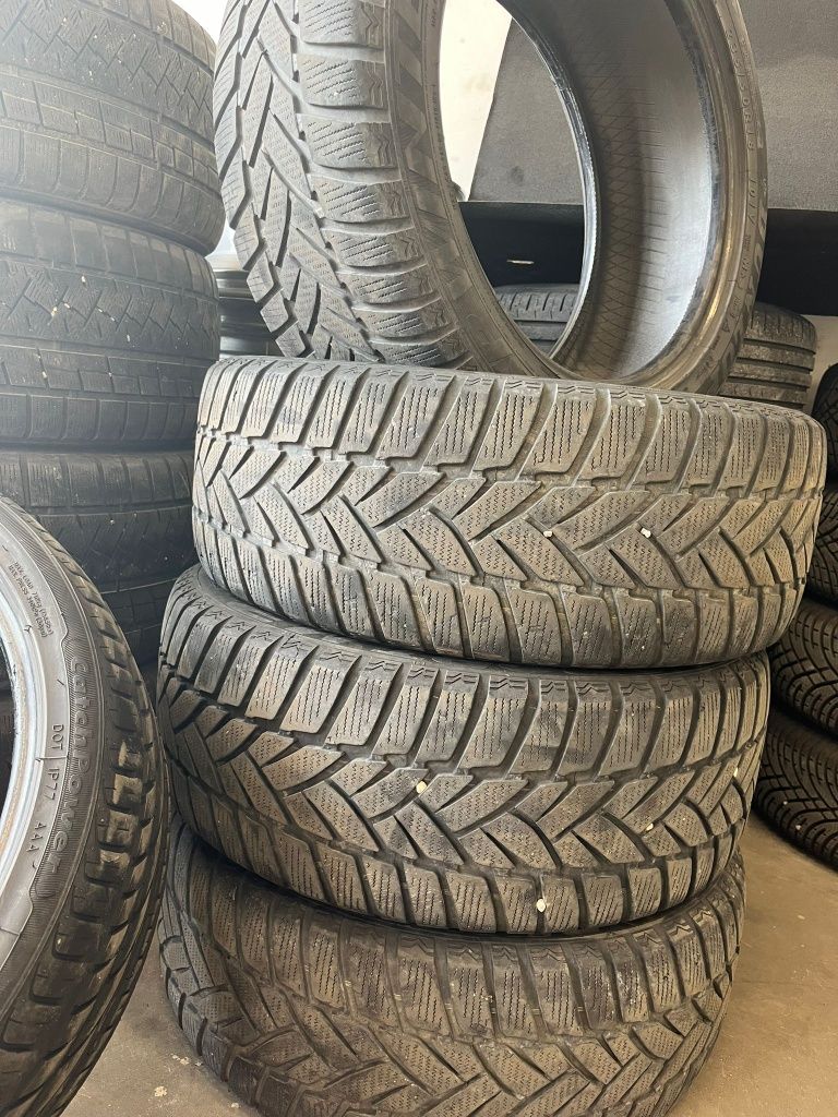 Anvelope vară 255/35R19 și un set pe 15" de Dacia sau Opel