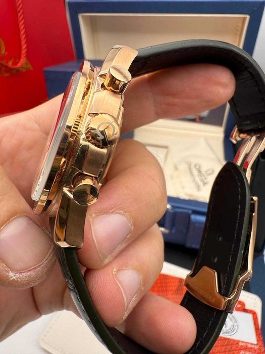 omega speedmaster златно/зелено