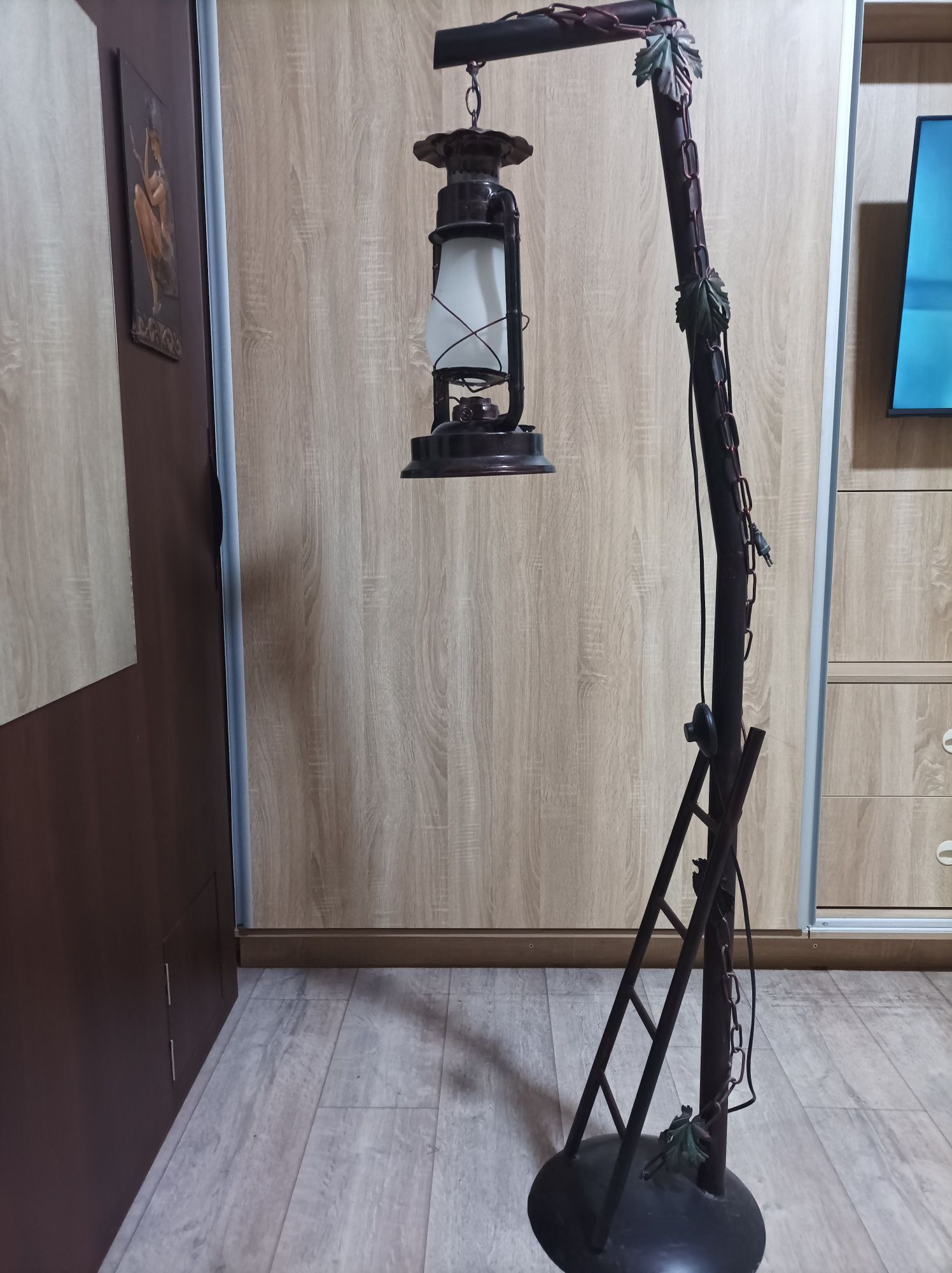 Металлический  светильник