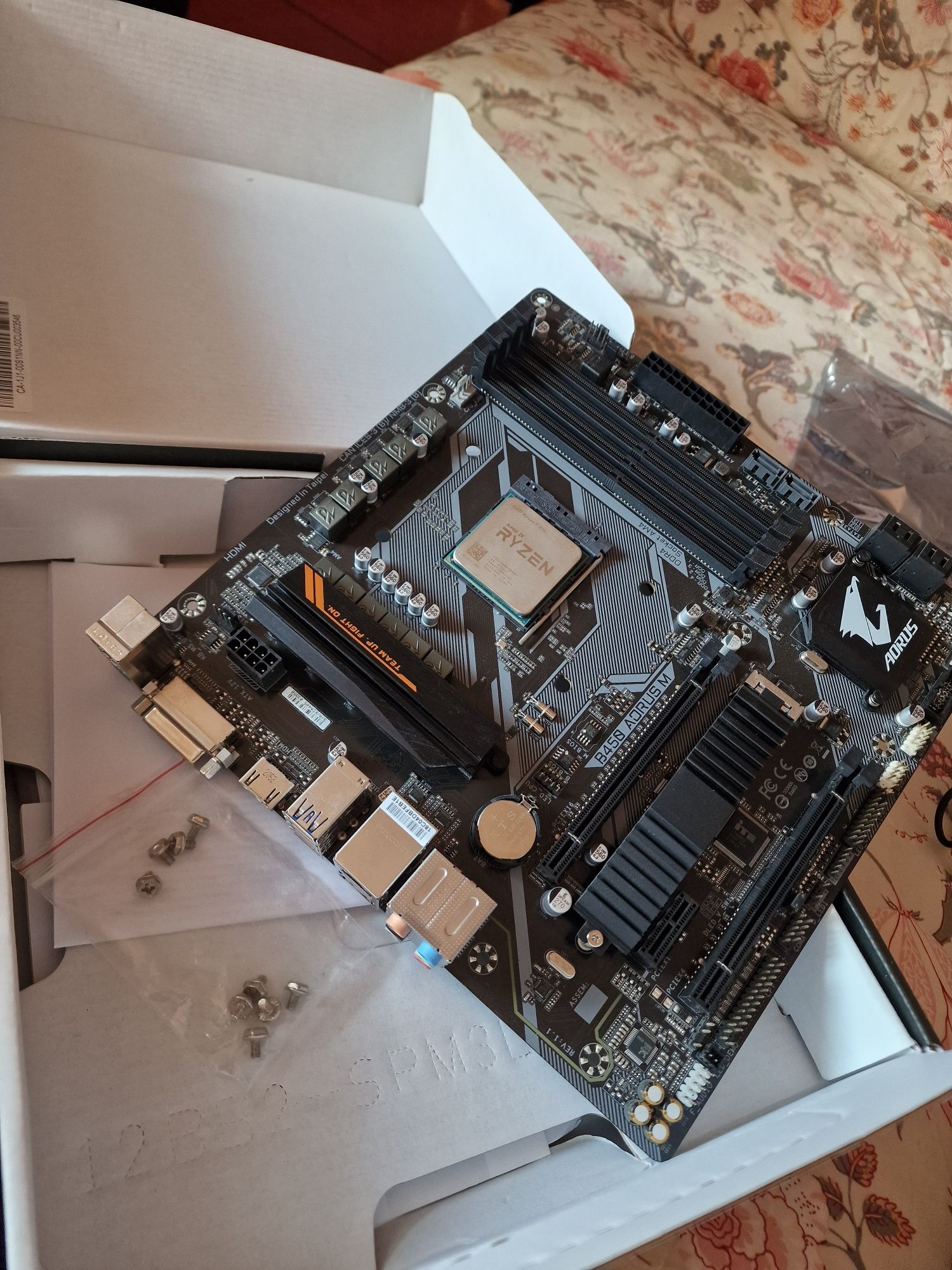Дънна платка AORUS B450M + Процесор Ryzen 2700