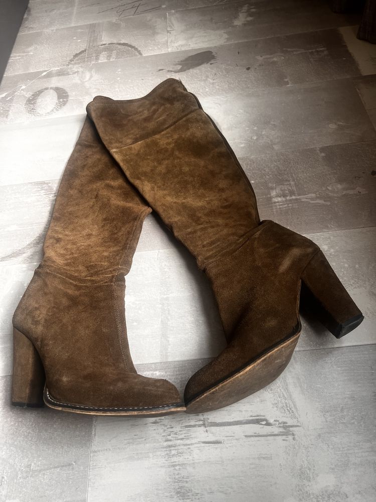 Велурени ботуши на Zara