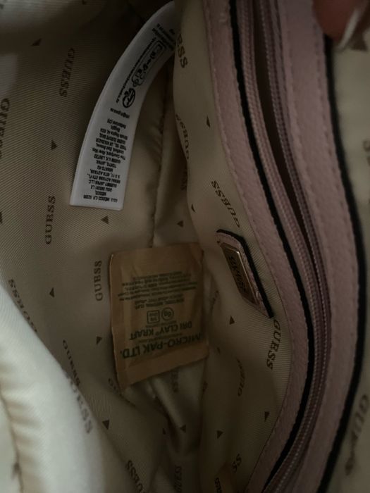 Дамска чантичка Guess