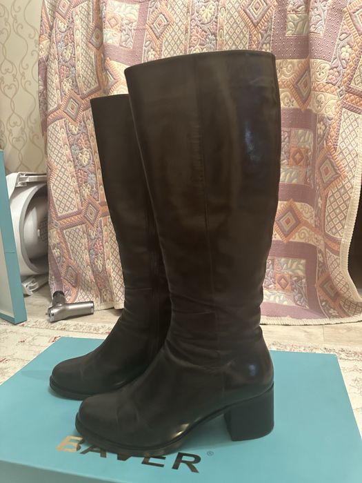 Продается кожанные сапоги.