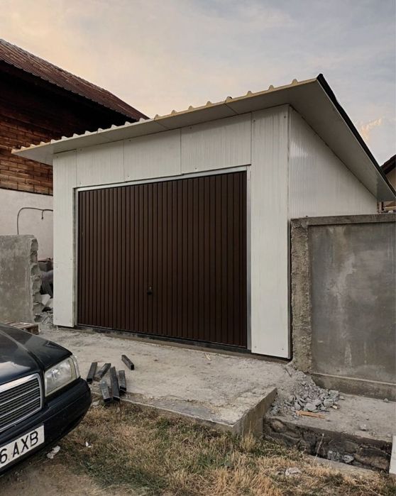 Garaj metalic din panouri sandwich 3.5 x 7.2m