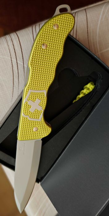 Швейцарски нож Victorinox Hunter Pro Alox Limited Edition 2023