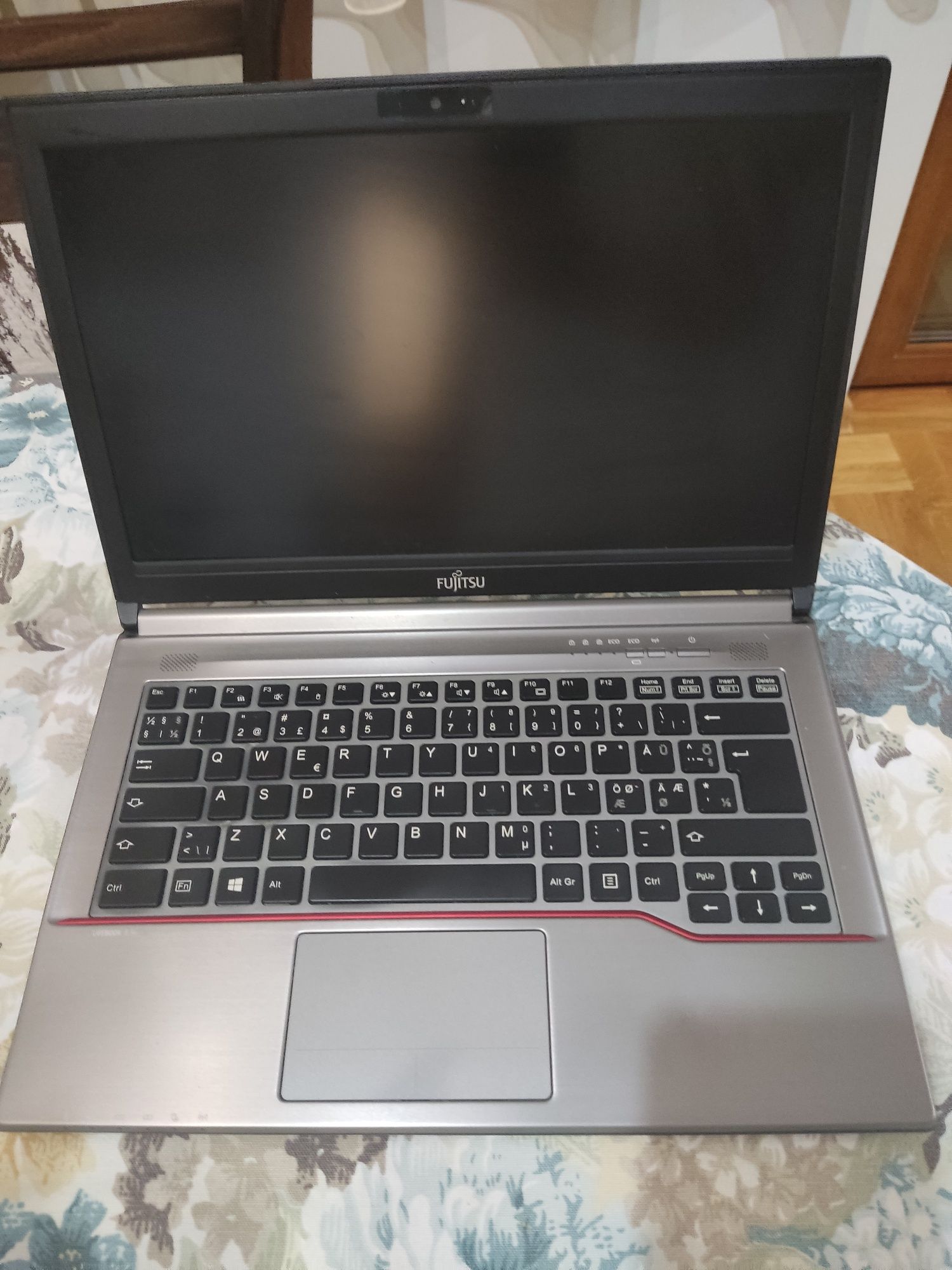 Лаптоп Fujitsu lifebook E series