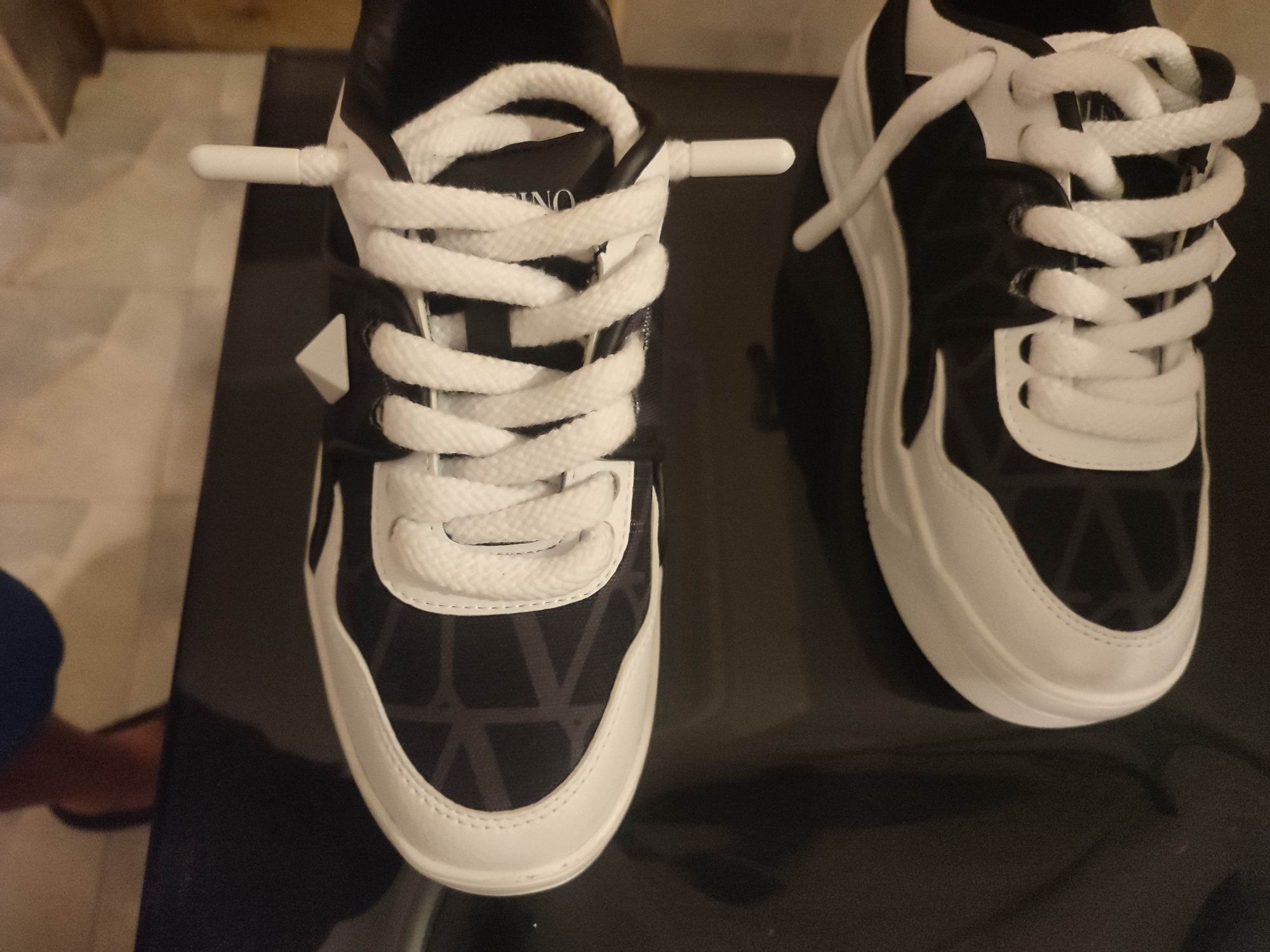 Adidasi  Valentino Garavani Premium