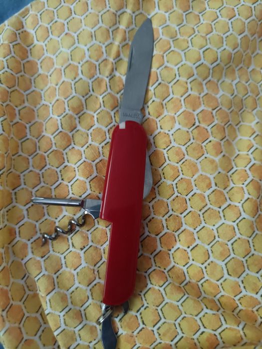 Briceag multifunctional pentru camping pescuit drumeții.