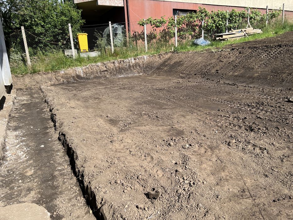 Inchiriez miniexcavator, miniexcavator de inchiriat