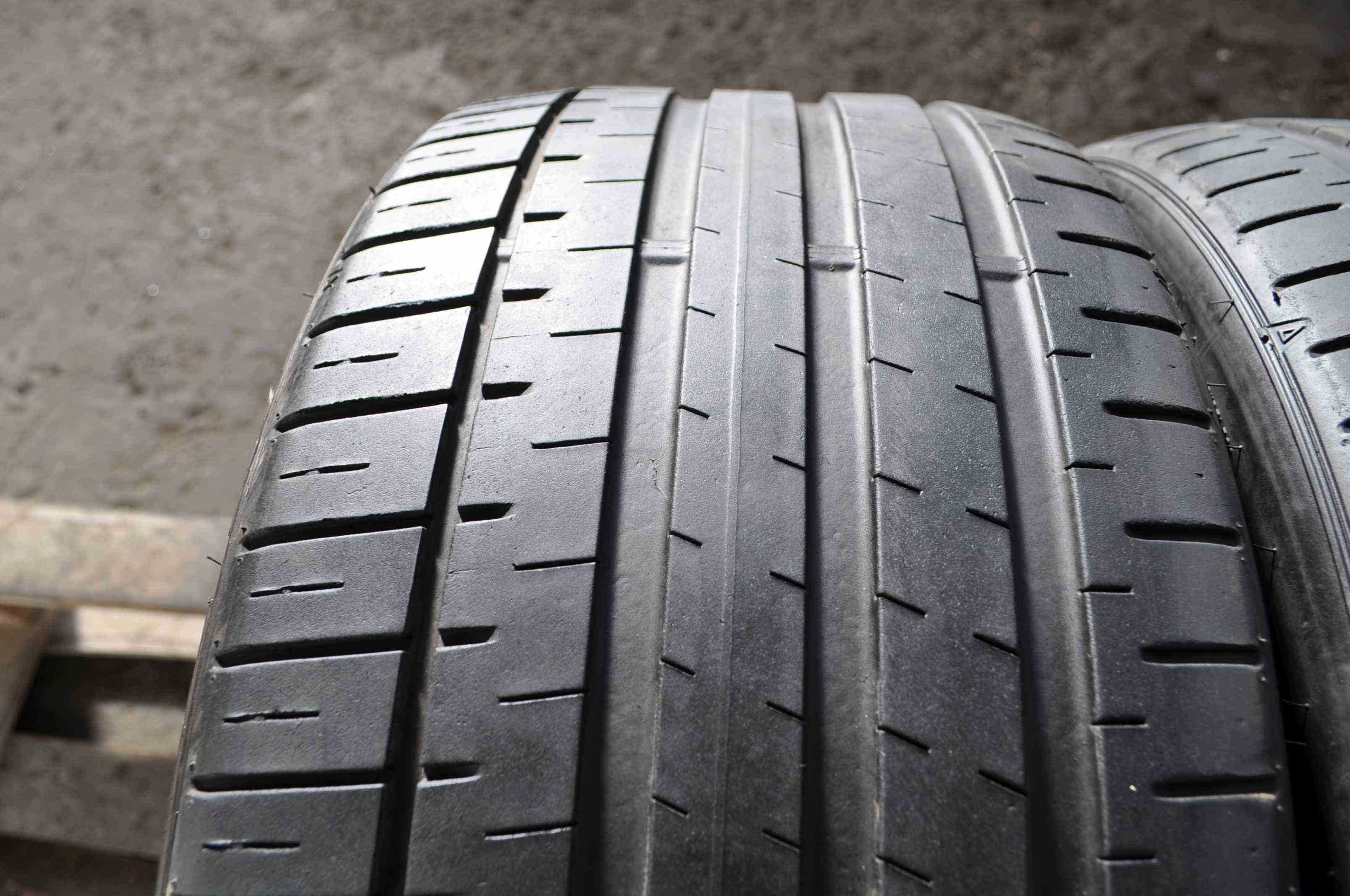 SET 2 Anvelope Vara 245/35 R19 FALKEN Azenis 93Y