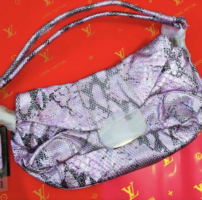 Распродаем сумочки очень дешево!