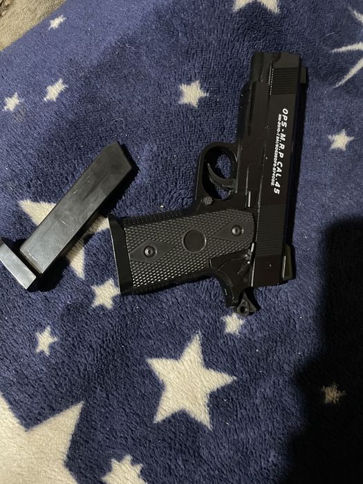Pistol metalic cal.45